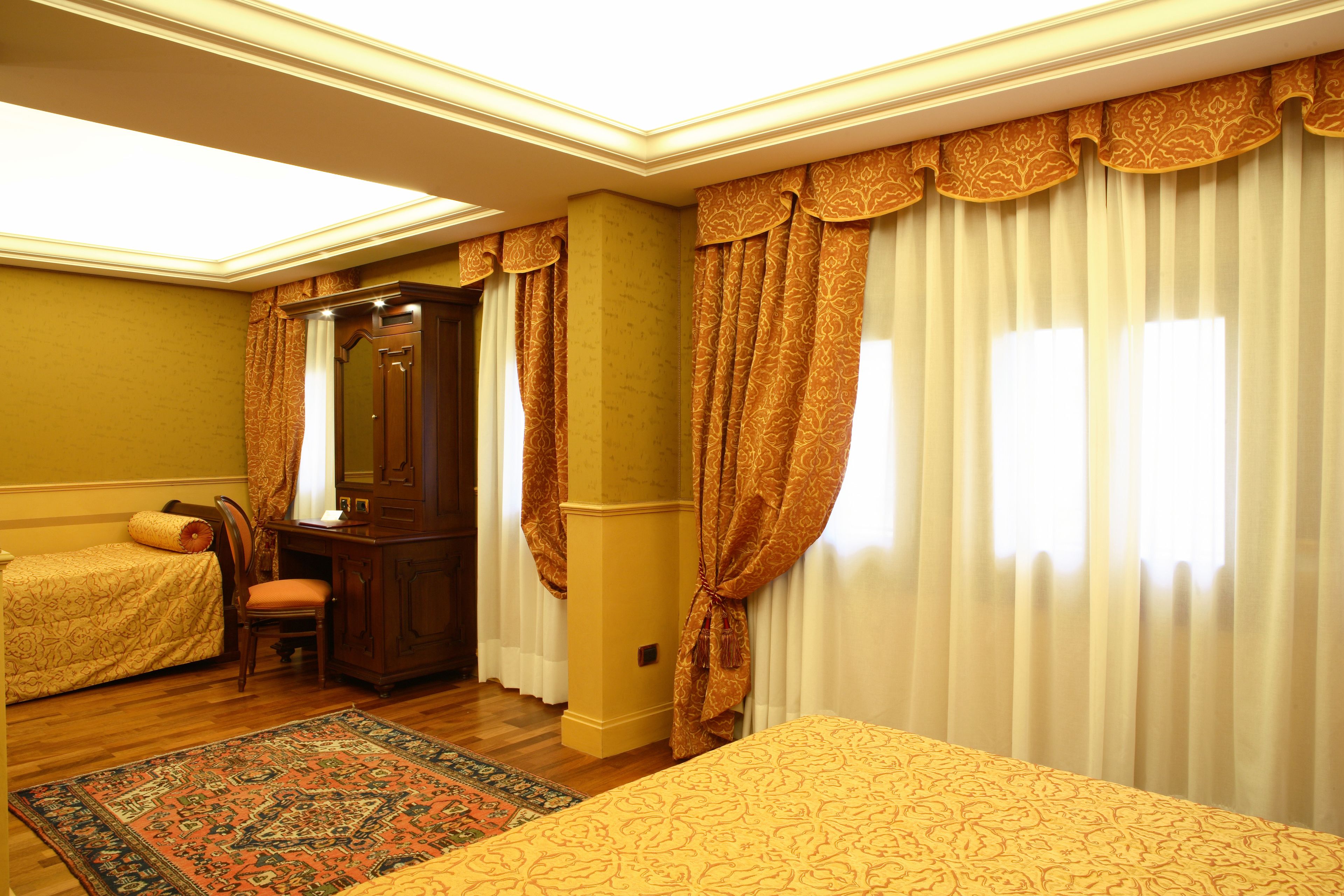 junior suite | minibar, in-room safe, desk, soundproofing