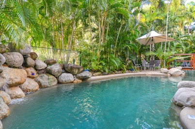 Seascape Holidays - Coral Apartments