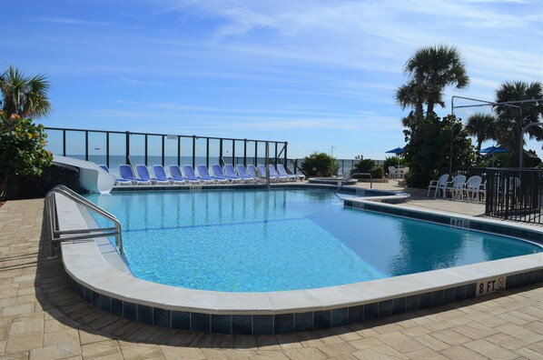 Indoor pool, outdoor pool - Sun Viking Lodge (Daytona Beach Shores)