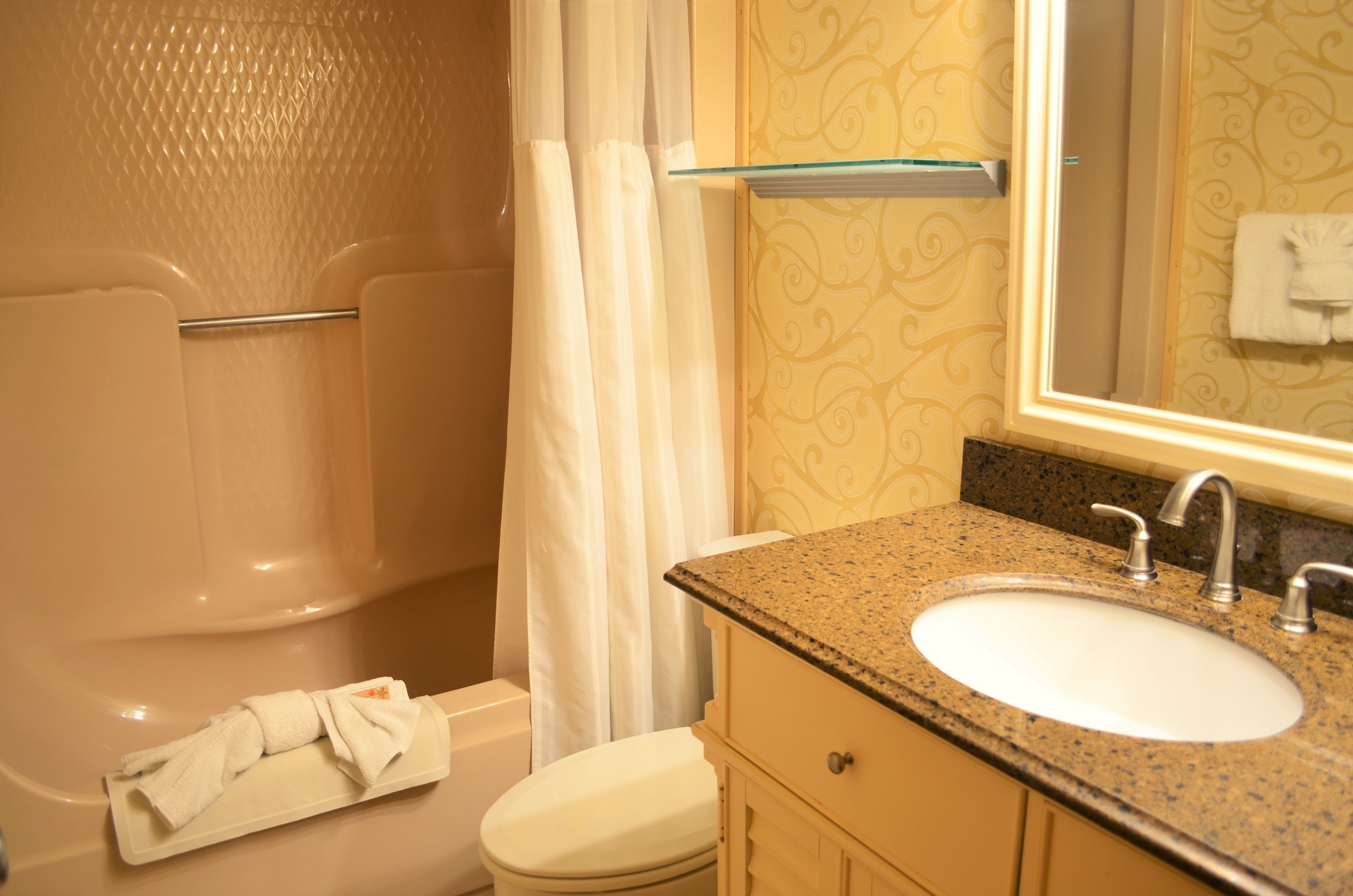 room, 1 queen bed, pool view (3b) | bathroom | combined shower/bathtub, hair dryer, towels