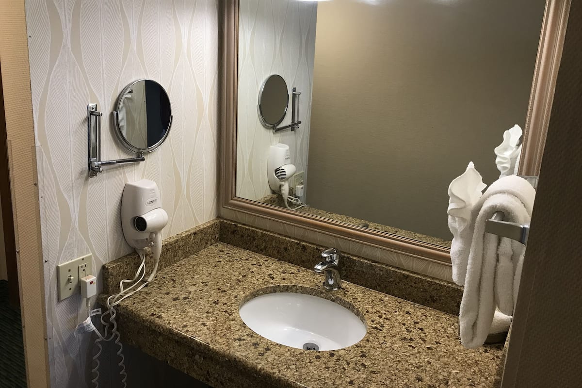 Accessible, Oceanfront, Kitchen, 2 Queen Beds | Bathroom | Combined shower/tub, hair dryer, towels