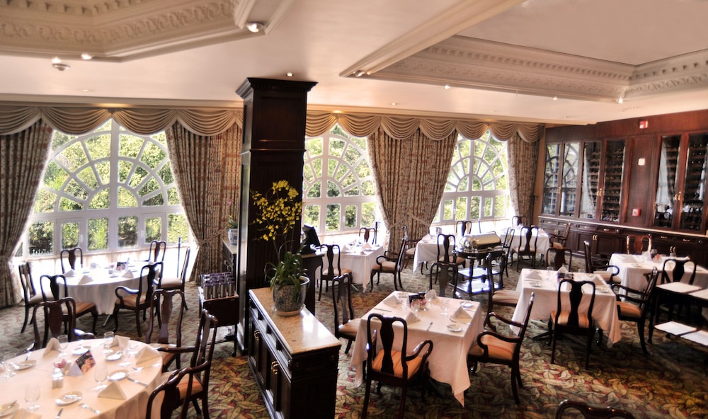 The Green Park Hotel by null