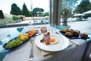 Lunch and dinner served, local cuisine