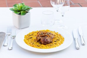 Lunch and dinner served, local cuisine - Hotel dei Giardini (Nerviano)