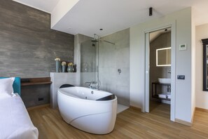 Habitación Deluxe | Minibar, sistema de insonorización, wifi gratis