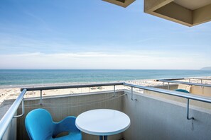 Deluxe-Vierbettzimmer, Meerblick | Terrasse/Patio