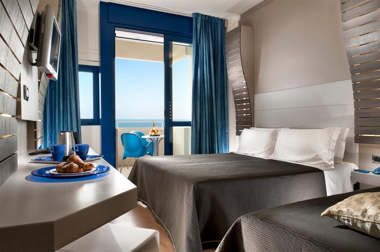 in-room safe, desk, laptop workspace, free wifi