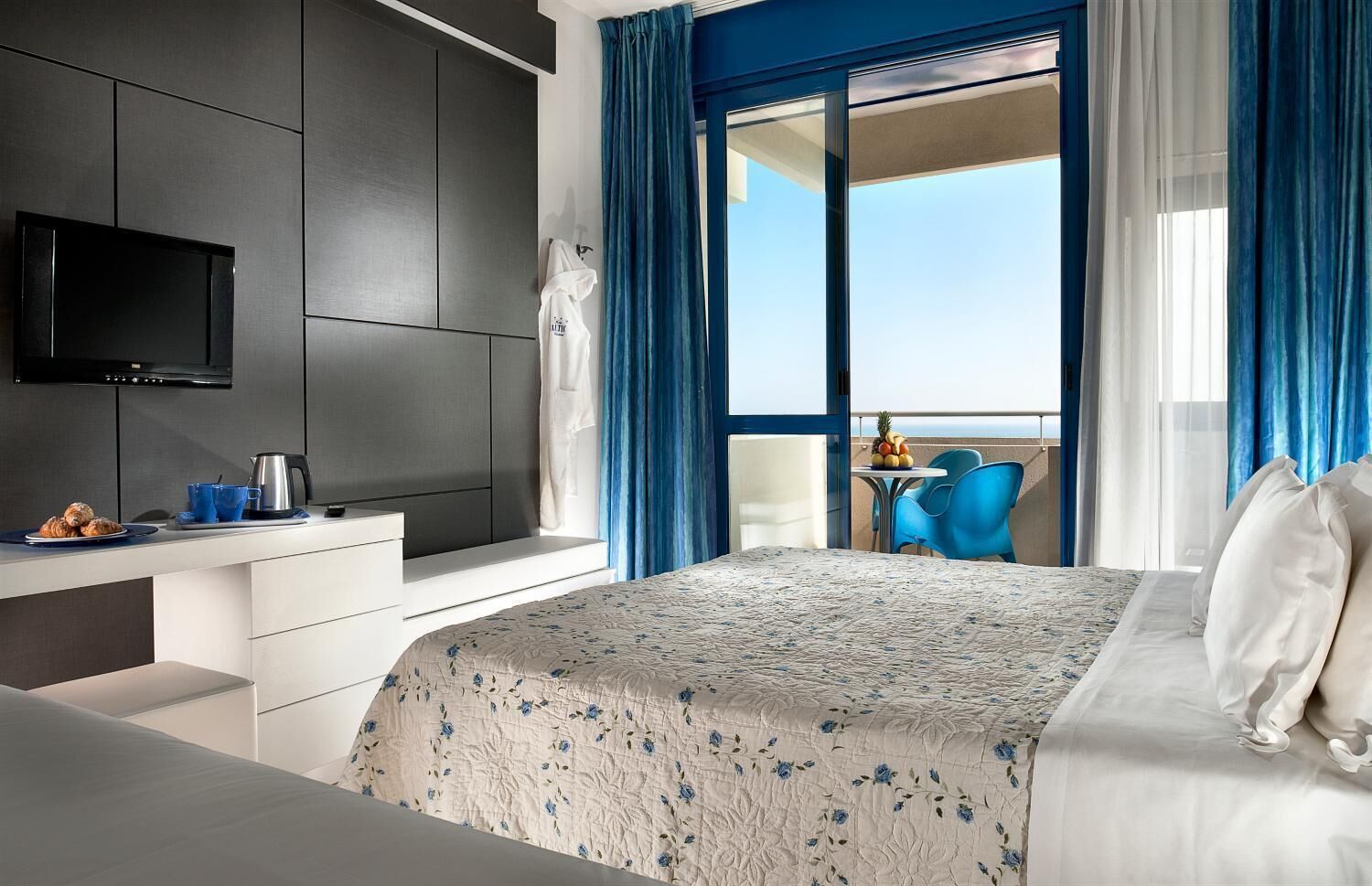 in-room safe, desk, laptop workspace, free wifi