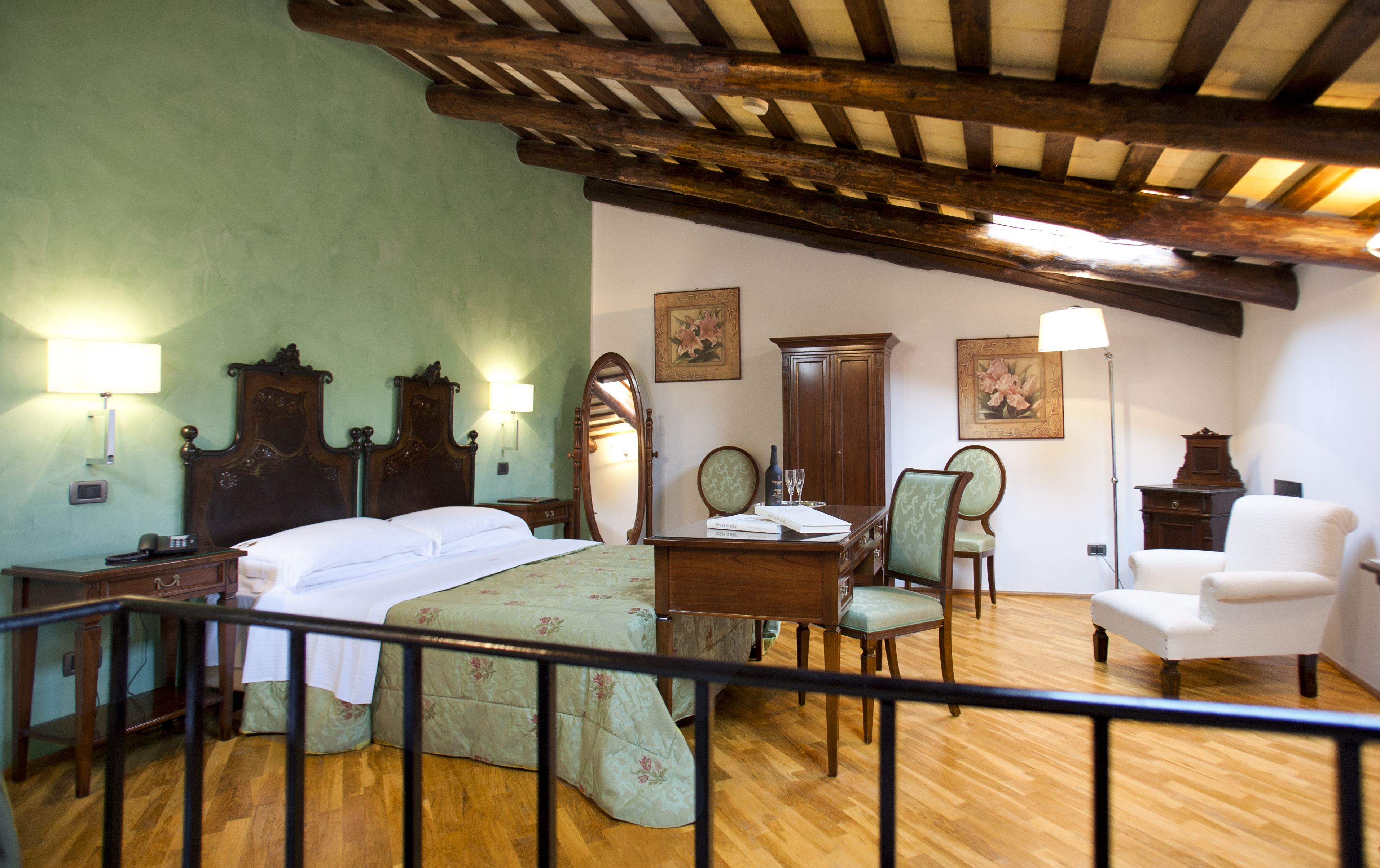 deluxe room | 1 bedroom, hypo-allergenic bedding, minibar, in-room safe