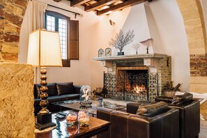Lobby sitting area - Hotel Carmine (Marsala)