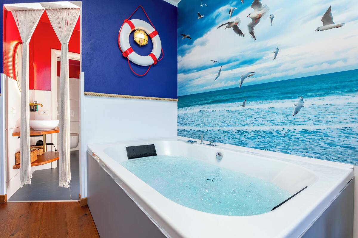 deluxe studio suite, 1 double bed, sea view | private spa tub