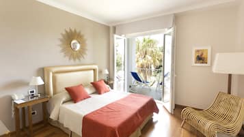 Minibar, Zimmersafe, individuell dekoriert, individuell eingerichtet