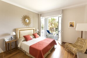 Minibar, in-room safe, individually decorated, individually furnished - Hotel Kalura (Cefalù)