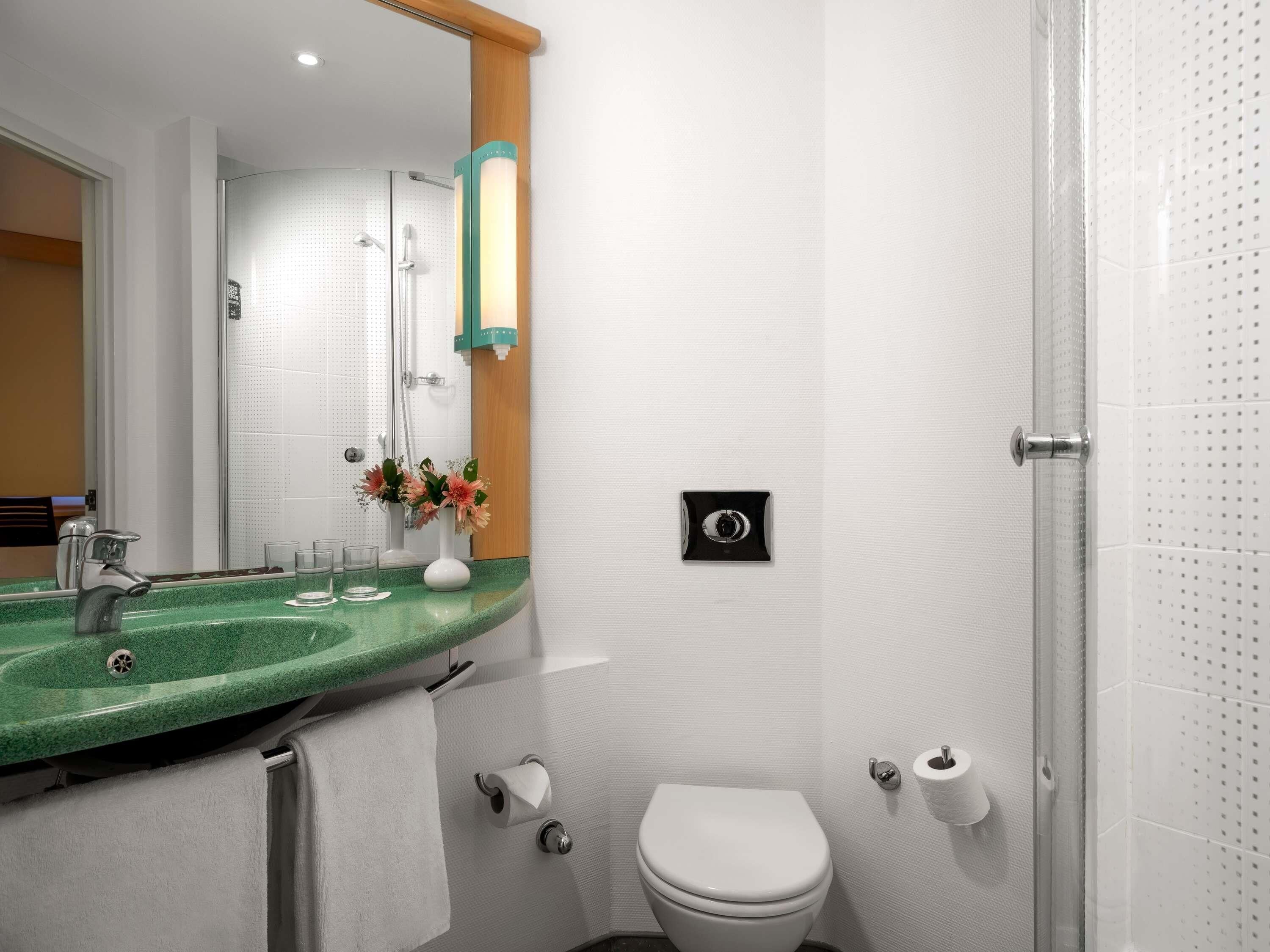 Premium bedding, in-room safe, desk, laptop workspace