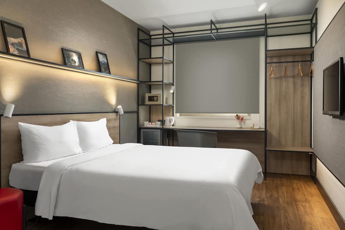 Superior Double Room, 1 Double Bed | 1 bedroom, premium bedding, in-room safe, desk