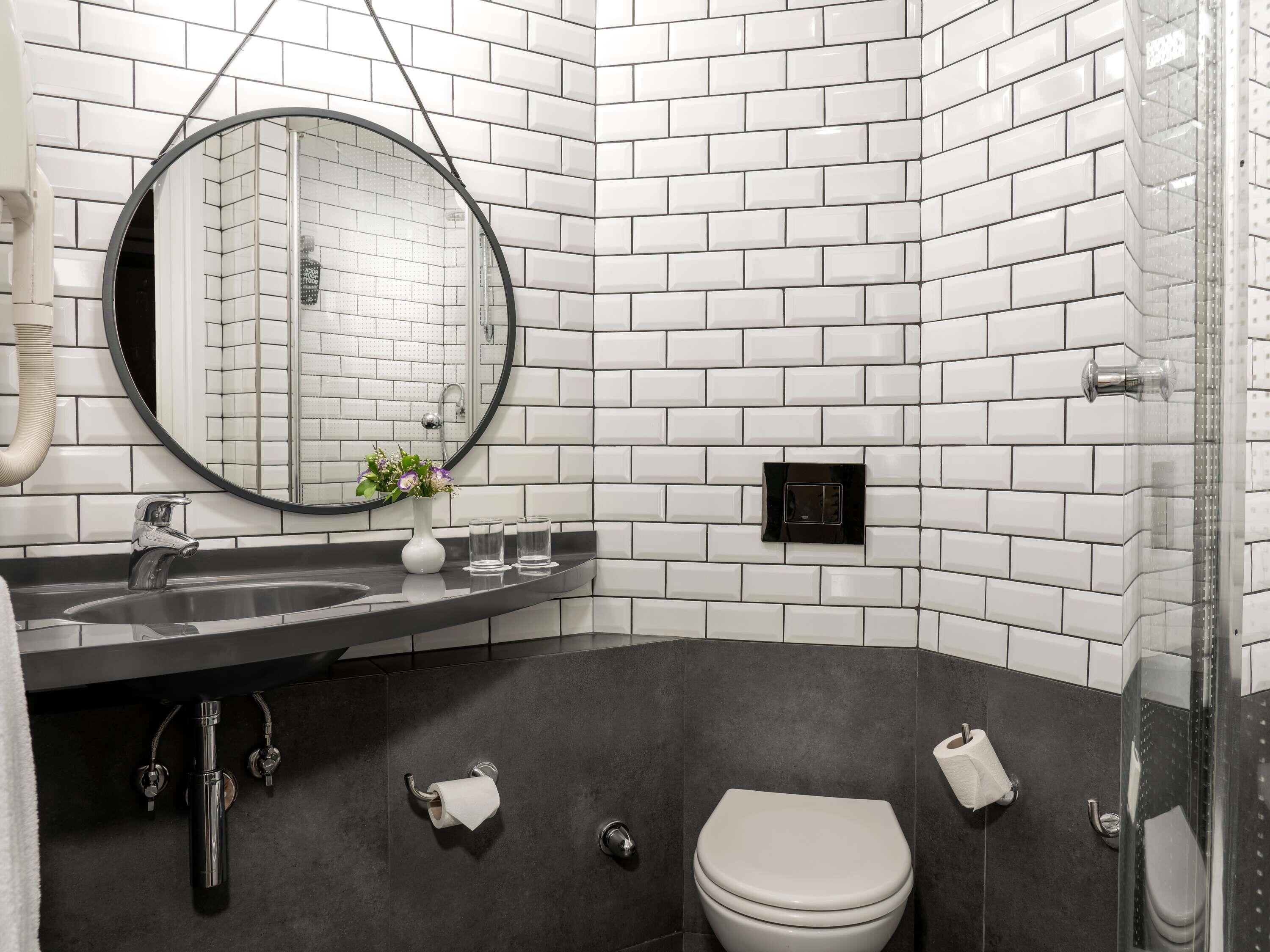 Literie de qualité supérieure, coffres-forts dans les chambres, bureau