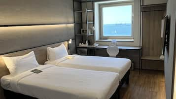 Superior Room, 2 Single Beds, Sea View