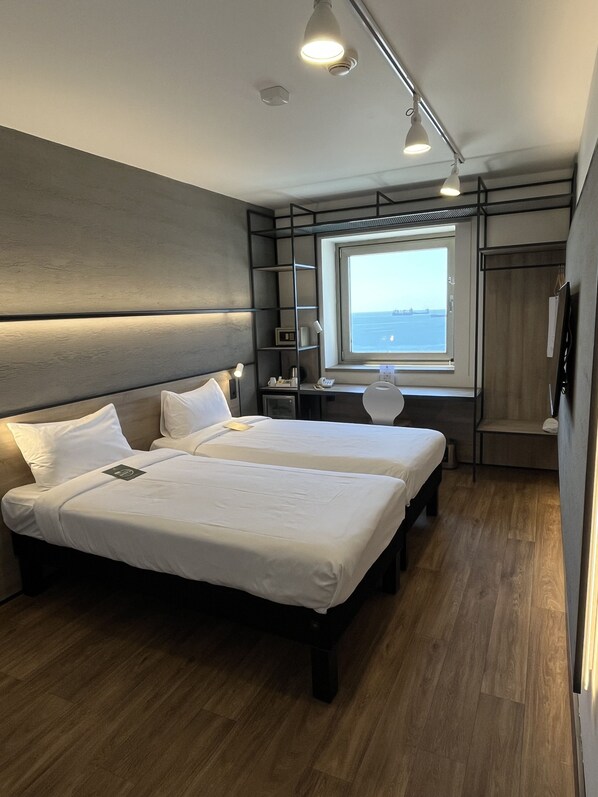 Superior Room, 2 Twin Beds, Sea View | 1 bedroom, premium bedding, in-room safe, desk