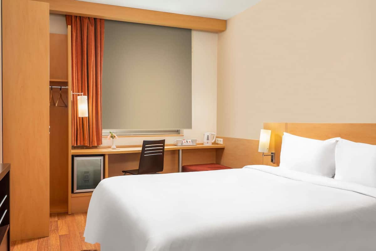 Literie de qualité, coffre-fort, bureau