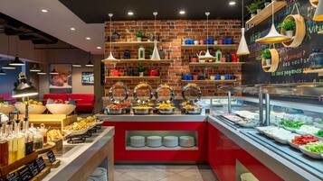 فطور أوروبي يوميًا بتكلفة قدرها (12 EUR للشخص)