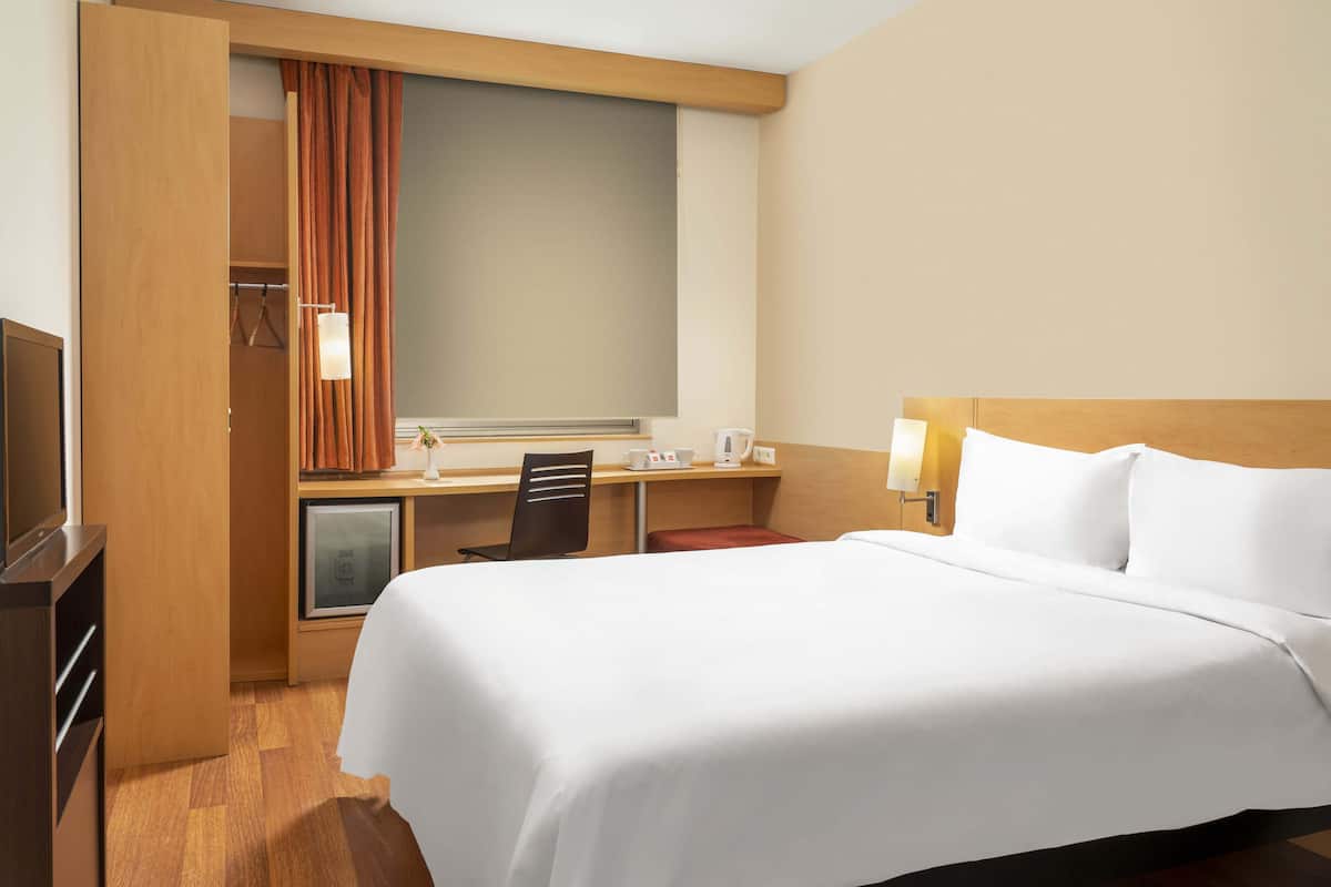 Double Room, 1 Double Bed | 1 bedroom, premium bedding, in-room safe, desk
