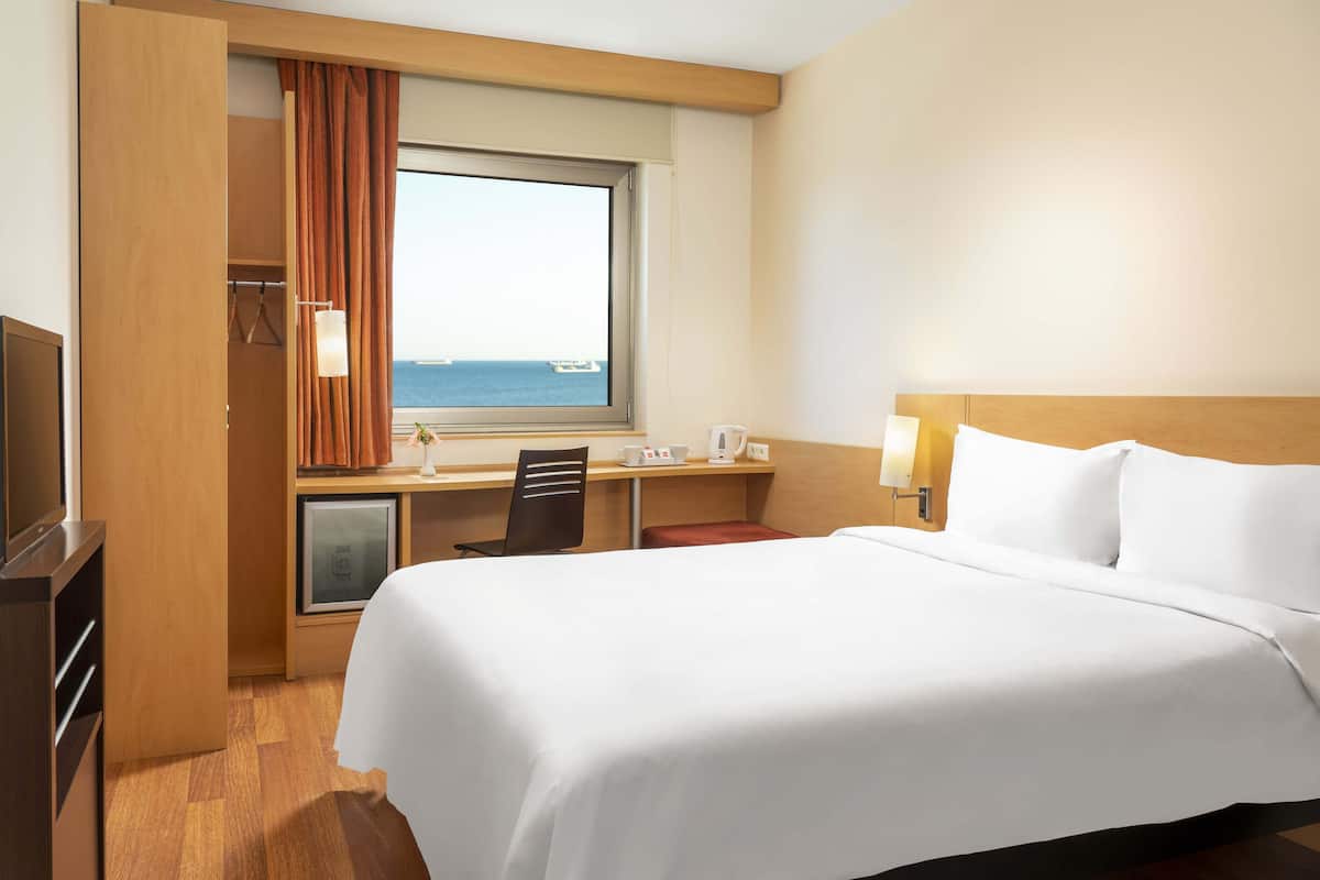 Double Room, 1 Double Bed, Sea View | 1 bedroom, premium bedding, in-room safe, desk