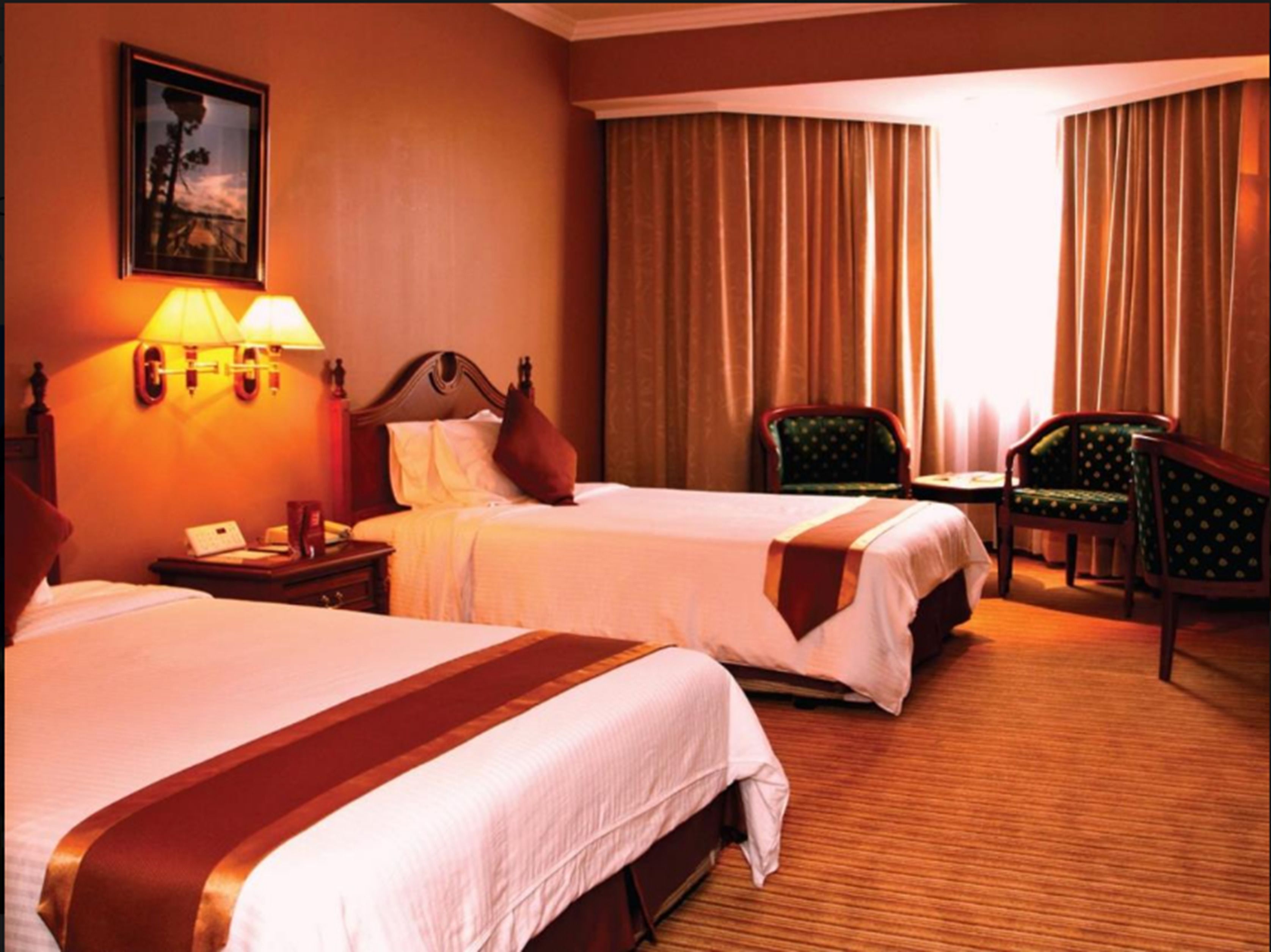 deluxe room | minibar, in-room safe, desk, laptop workspace