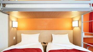 Schreibtisch, Verdunkelungsvorhänge, schallisolierte Zimmer