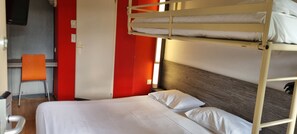 Desk, soundproofing, iron/ironing board, free WiFi - Premiere Classe Rouen Sud - Oissel (Saint-Etienne-du-Rouvray)