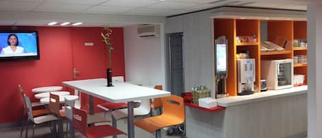 Frühstücksbuffet unter der Woche (6.90 EUR pro Person)