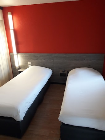 Chambre Double Standard | Bureau, chambres insonorisées, fer et planche à repasser, Wi-Fi gratuit. Premiere Classe Rouen Sud - Oissel