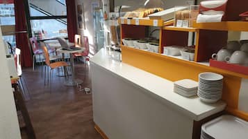 Daily to-go breakfast (EUR 6.5 per person)
