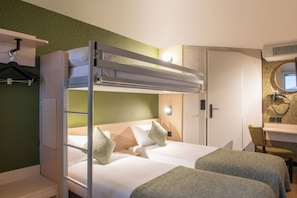 Deluxe Triple Room | Egyptian cotton sheets, premium bedding, Select Comfort beds, desk - Hôtel d’Olivet Orléans Sud (Olivet)