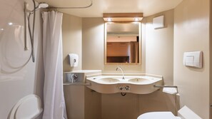 Regadera, amenidades de baño ecológicas, toallas, jabón