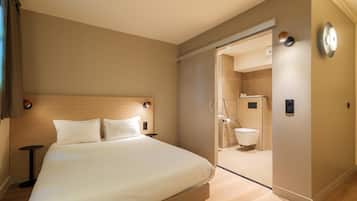 Chambre Standard, 1 grand lit | Salle de bain accessible aux personnes à mobilité réduite