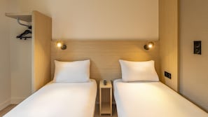 Standard Room, 2 Twin Beds | Desk, blackout drapes, soundproofing, free cribs/infant beds - Premiere Classe Marne La Vallee - Saint Thibault des Vignes (Saint-Thibault-des-Vignes)