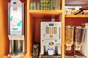 Frukostbuffé varje dag (EUR 6.65 per person)