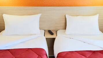 Desk, soundproofing, free WiFi, bed sheets