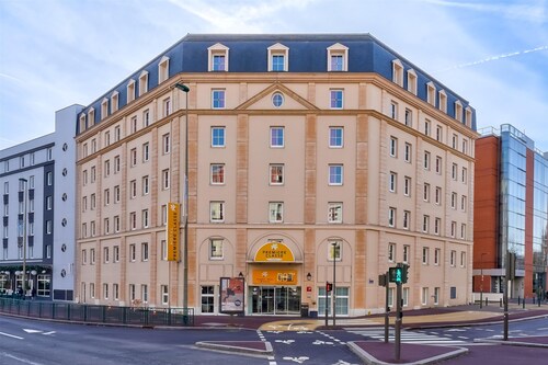 Premiere Classe Paris Ouest - Pont De Suresnes