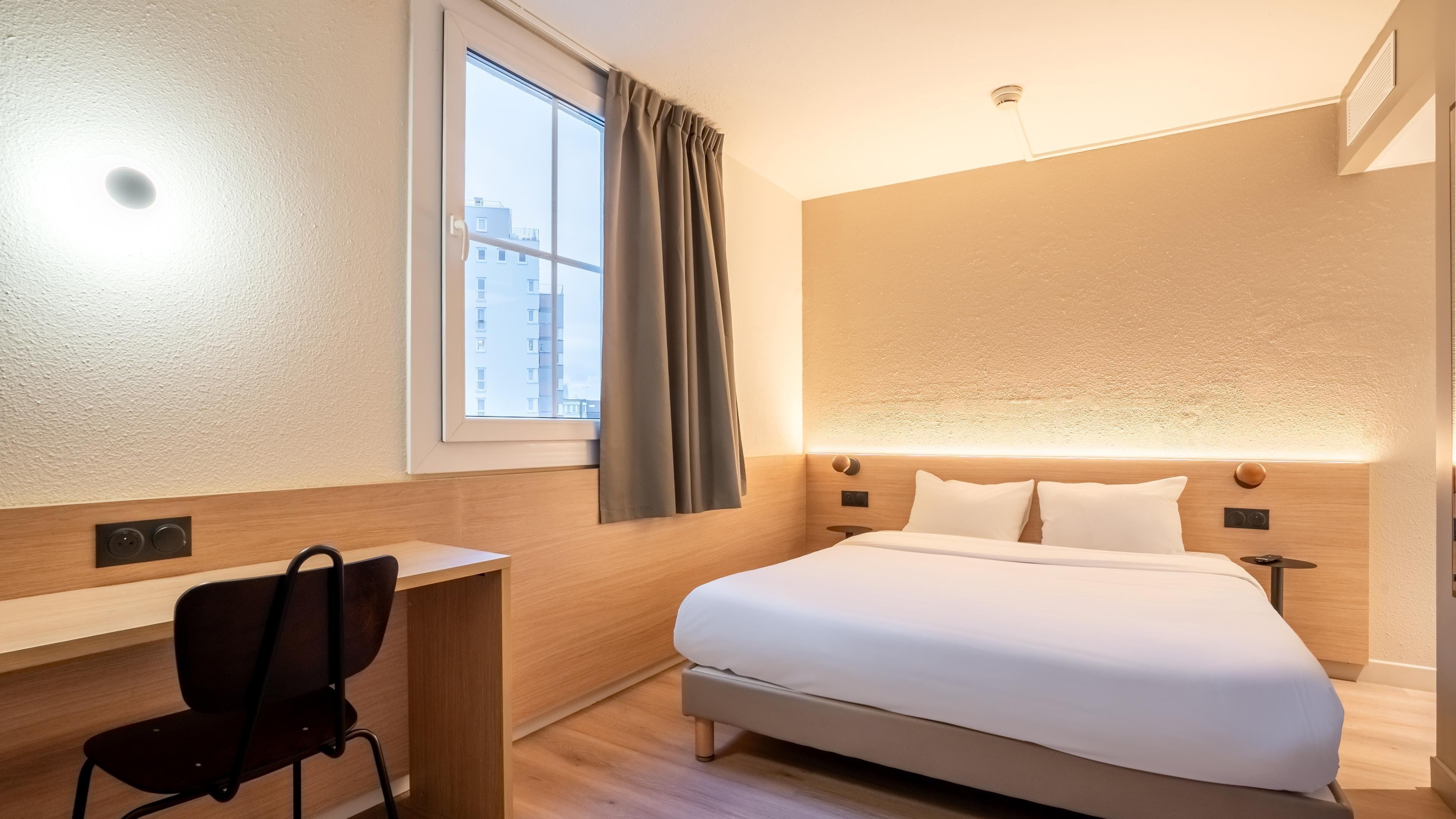 Standard Room, 1 Queen Bed | Premium bedding, desk, laptop workspace, blackout drapes