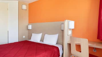 Habitación estándar, 1 cama doble | Escritorio, cortinas opacas, wifi gratis y ropa de cama