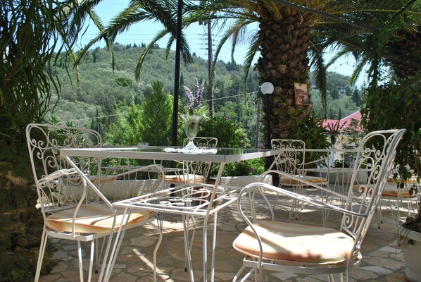 Café da manhã com buffet todos os dias (EUR 7 por pessoa)