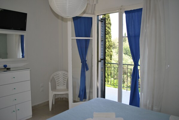 Quarto casal ou duplo standard | Individualmente mobiliados, cortinas blackout, berços grátis