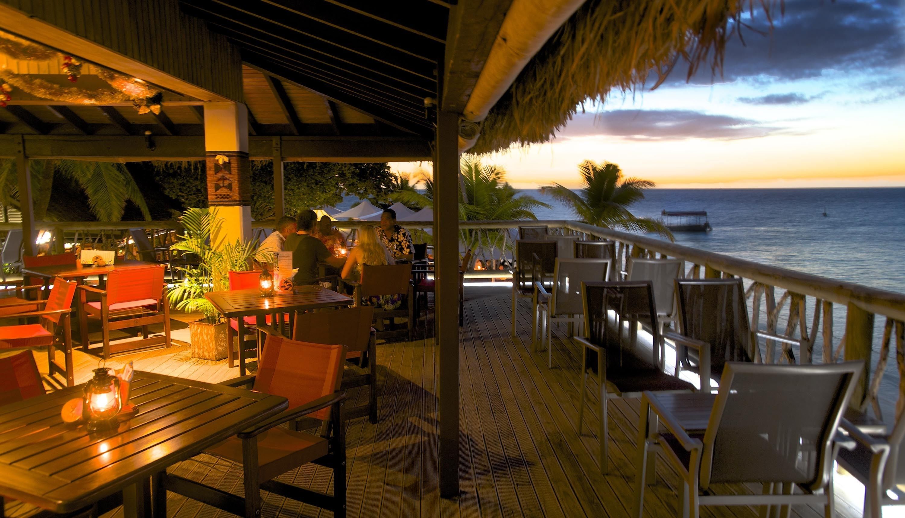4 restaurants, breakfast, lunch, dinner served; pizza 