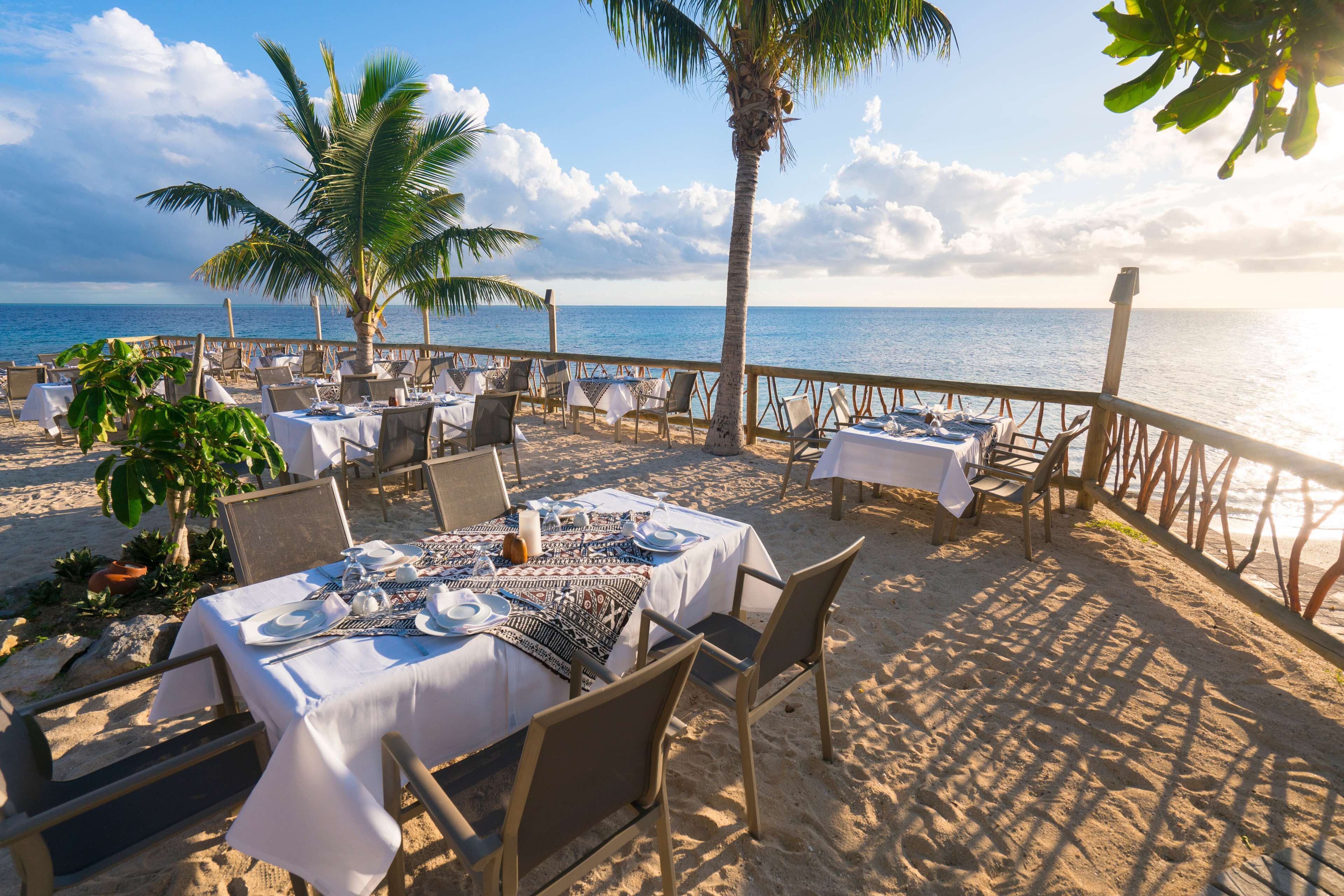 4 restaurants; breakfast, lunch, dinner and brunch served 