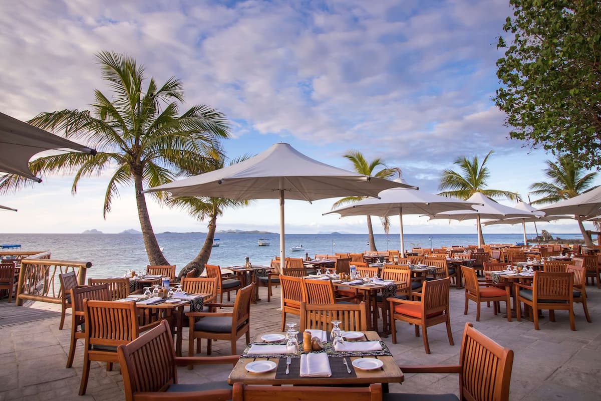 4 restaurants, breakfast, lunch, dinner served; pizza