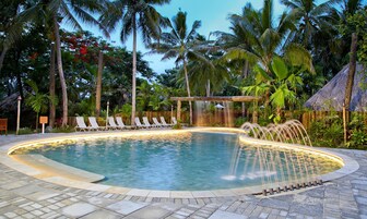 2 piscinas al aire libre, sombrillas, sillones reclinables de piscina