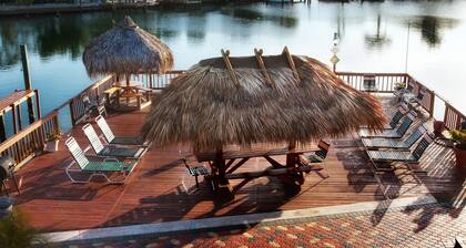 Bay Palms Waterfront Resort - Hotel and Marina