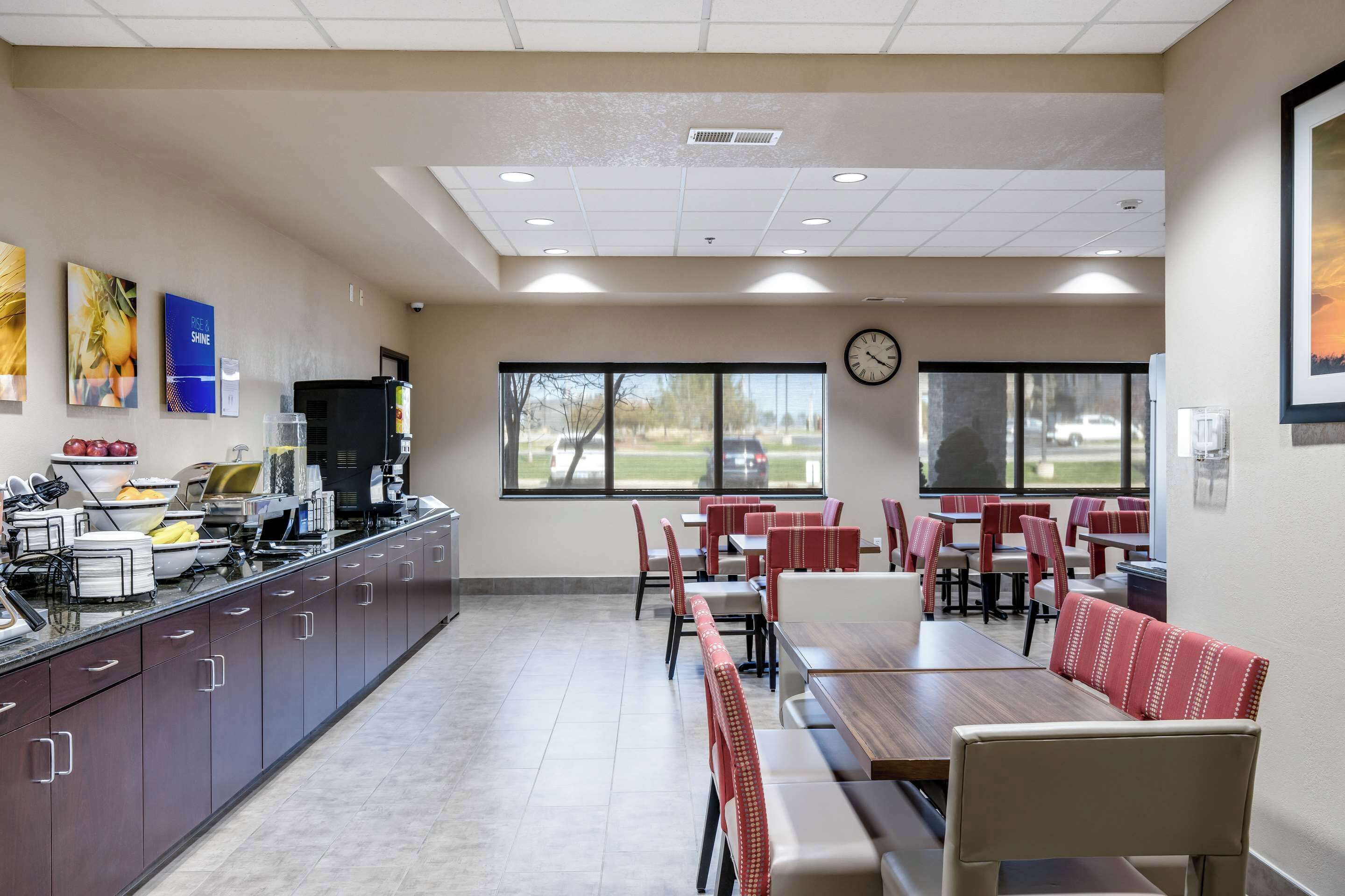 Free daily continental breakfast