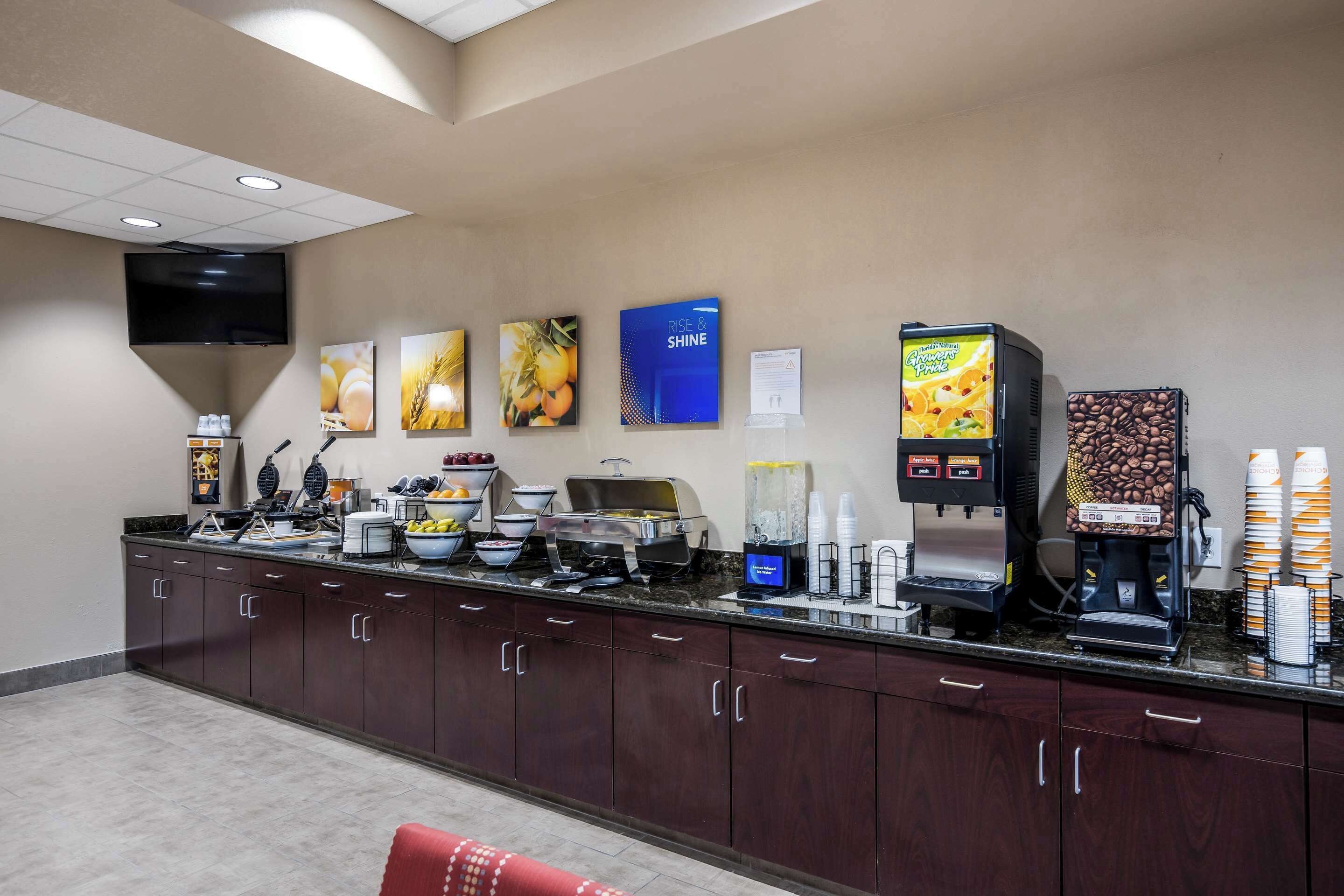 free daily continental breakfast